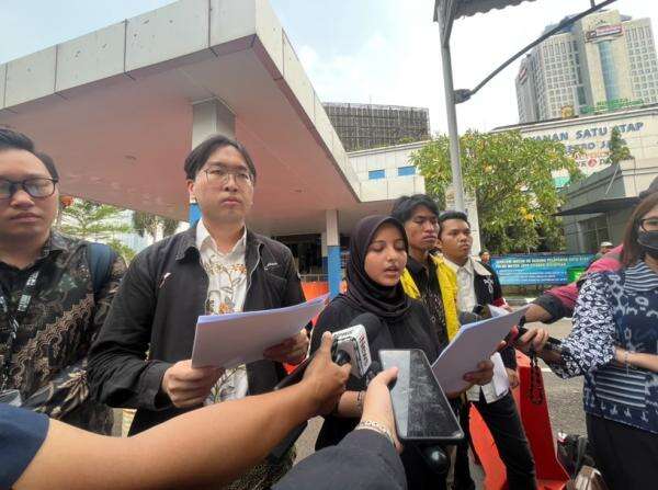 BEM UI Resmi Laporkan Pengeroyokan Hafidz Hernanda ke Polda Metro Jaya BEM UI Resmi Laporkan Pengeroyokan Hafidz Hernanda ke Polda Metro Jaya