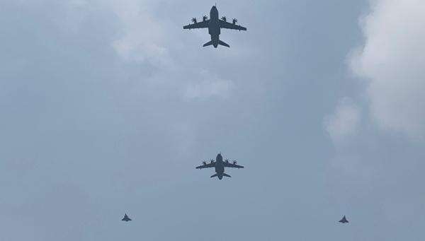 Langit Jakarta Bergemuruh, Puluhan Jet Tempur dan Helikopter Gladi Atraksi HUT RI Langit Jakarta Bergemuruh, Puluhan Jet Tempur dan Helikopter Gladi Atraksi HUT RI
