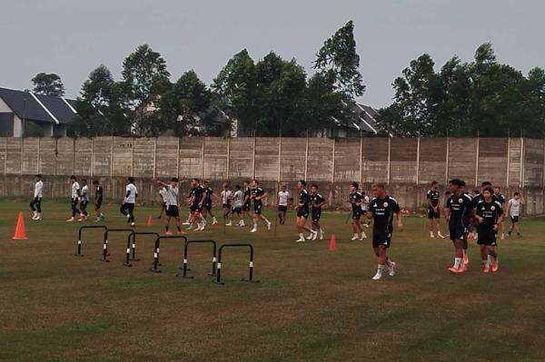 Shin Tae-yong Panaskan Mesin, 3 Pemain Latihan Terpisah jelang Persija vs Persib Shin Tae-yong Panaskan Mesin, 3 Pemain Latihan Terpisah jelang Persija vs Persib
