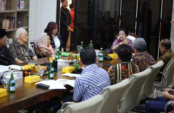 Megawati Silaturahmi dengan Tokoh Bangsa, Ada Istri Gus Dur hingga Romo Magnis Megawati Silaturahmi dengan Tokoh Bangsa, Ada Istri Gus Dur hingga Romo Magnis
