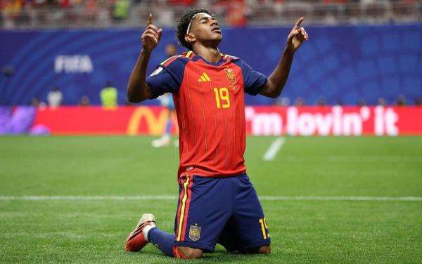 7 Pemain Liga Spanyol Masuk Nominasi Ballon dOr 2026: Lamine Yamal atau Rodri Jadi Pemenang? 7 Pemain Liga Spanyol Masuk Nominasi Ballon dOr 2026: Lamine Yamal atau Rodri Jadi Pemenang?