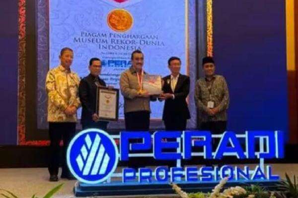 Sinergi dengan 138 Kampus dalam Pendidikan Advokat, Peradi Profesional Raih Rekor MURI Sinergi dengan 138 Kampus dalam Pendidikan Advokat, Peradi Profesional Raih Rekor MURI