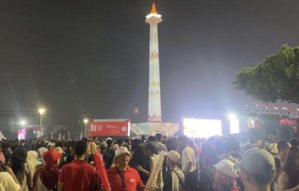 Ribuan Warga Padati Pesta Rakyat HUT RI di Monas, Lalin Macet Parah Ribuan Warga Padati Pesta Rakyat HUT RI di Monas, Lalin Macet Parah