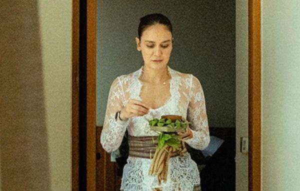 Luna Maya Gelar Melaspas di Rumah Baru Bali, Dikritik Netizen Luna Maya Gelar Melaspas di Rumah Baru Bali, Dikritik Netizen
