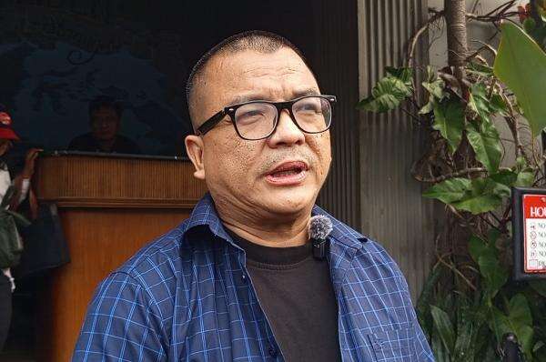 Denny Indrayana bakal Laporkan KPU ke DKPP soal Dugaan Pasal Selundupan yang Loloskan Gibran Denny Indrayana bakal Laporkan KPU ke DKPP soal Dugaan Pasal Selundupan yang Loloskan Gibran