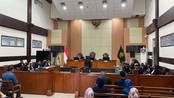 Sidang Perkara Ijazah Jokowi, Dokter Tifa Hadapi 4 Saksi dari JPU Sidang Perkara Ijazah Jokowi, Dokter Tifa Hadapi 4 Saksi dari JPU