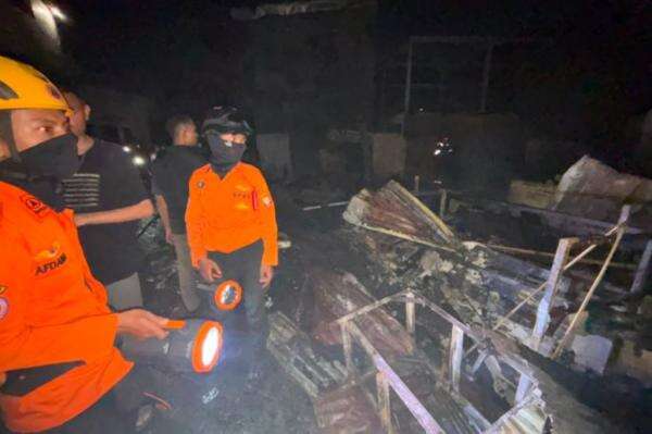 Update Kebakaran Permukiman Padat di Makassar, 37 Rumah Rusak dan 245 Warga Terdampak Update Kebakaran Permukiman Padat di Makassar, 37 Rumah Rusak dan 245 Warga Terdampak