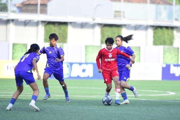 Akademi Persib Bandung dan Putri Garut Berebut Gelar Juara U-18 HYDROPLUS Soccer League All-Stars Akademi Persib Bandung dan Putri Garut Berebut Gelar Juara U-18 HYDROPLUS Soccer League All-Stars