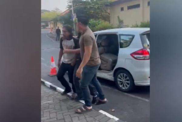 Kesal Istri TKW Tak Kirim Uang, Ayah di Purwakarta Tega Siksa Anak Kandung Kesal Istri TKW Tak Kirim Uang, Ayah di Purwakarta Tega Siksa Anak Kandung