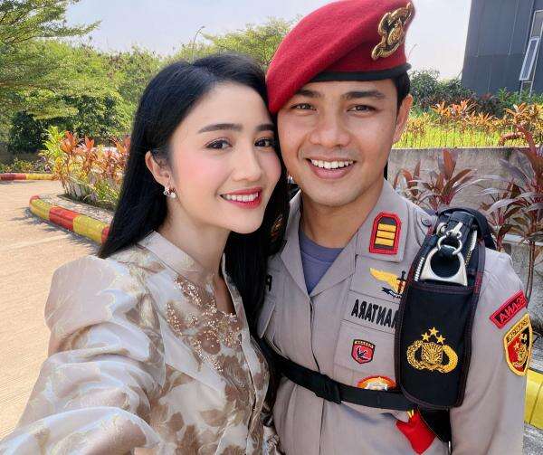 Potret Cantik Febby Rastanty saat Dampingi Suami di HUT Polri, Tampil Elegan Potret Cantik Febby Rastanty saat Dampingi Suami di HUT Polri, Tampil Elegan