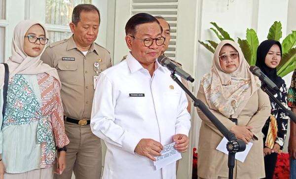 Pramono Minta Disdik DKI Cek Mahasiswa yang Kehilangan KJMU Akibat Perubahan Desil Pramono Minta Disdik DKI Cek Mahasiswa yang Kehilangan KJMU Akibat Perubahan Desil