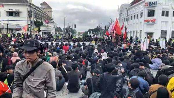 Demo di Yogyakarta, Massa Duduki Titik Nol Kilometer Demo di Yogyakarta, Massa Duduki Titik Nol Kilometer
