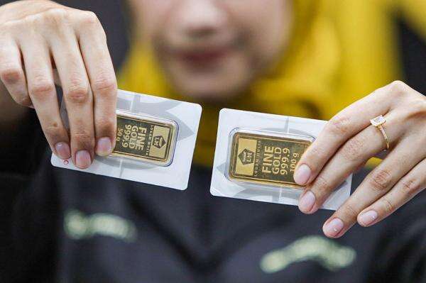 Harga Emas Antam Turun Lagi, Buyback Kini di Level Rp2,393 Juta per Gram Harga Emas Antam Turun Lagi, Buyback Kini di Level Rp2,393 Juta per Gram