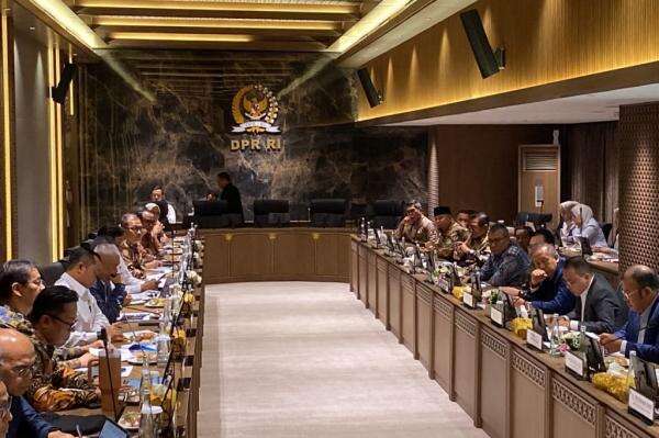 Hore! Pemerintah-DPR Sepakat Tambah Subsidi Kapal Perintis untuk Layani Wilayah Terluar Hore! Pemerintah-DPR Sepakat Tambah Subsidi Kapal Perintis untuk Layani Wilayah Terluar