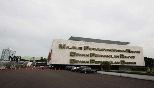 DPR Usul Revisi UU Kehutanan, Atur Pelaku Karhutla sebagai Terorisme Lingkungan DPR Usul Revisi UU Kehutanan, Atur Pelaku Karhutla sebagai Terorisme Lingkungan