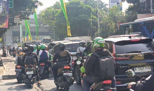 Arus Lalin di Kawasan Pancoran Macet Parah Pagi Ini di Hari Pertama Sekolah Arus Lalin di Kawasan Pancoran Macet Parah Pagi Ini di Hari Pertama Sekolah