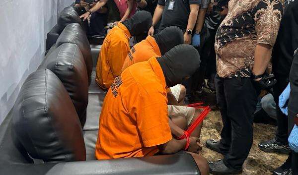 Bukan Anggota Ormas, 3 Pengeroyok Pedagang Cermin hingga Tewas Hanya Pekerja Serabutan Bukan Anggota Ormas, 3 Pengeroyok Pedagang Cermin hingga Tewas Hanya Pekerja Serabutan