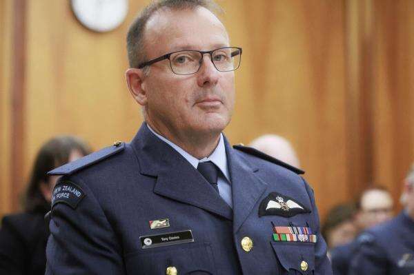 Siapa Tony Davies? Panglima Militer Selandia Baru yang Mundur karena Hubungan yang Tidak Pantas Siapa Tony Davies? Panglima Militer Selandia Baru yang Mundur karena Hubungan yang Tidak Pantas