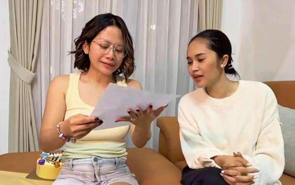 Heboh! Rayakan Ultah Vlogger Farida Nurhan Dapat Kado Tempat Pemakaman dari sang Anak Heboh! Rayakan Ultah Vlogger Farida Nurhan Dapat Kado Tempat Pemakaman dari sang Anak