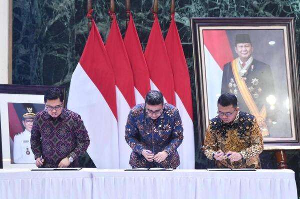 Pertamina dan PAL Jaya Jajaki Potensi Limbah Lemak hingga Minyak sebagai Bahan Baku Biofuel Pertamina dan PAL Jaya Jajaki Potensi Limbah Lemak hingga Minyak sebagai Bahan Baku Biofuel