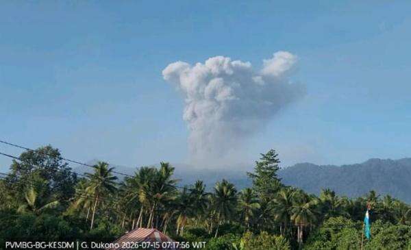 Gunung Dukono Meletus Pagi Ini, Muntahkan Abu Vulkanik 2.300 Meter Gunung Dukono Meletus Pagi Ini, Muntahkan Abu Vulkanik 2.300 Meter