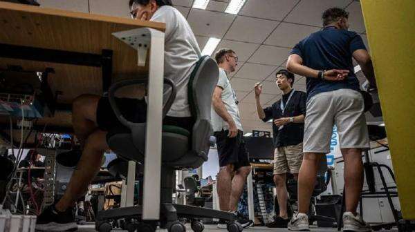 Musim Panas Makin Menyengat, Tokyo Dorong Karyawan Kenakan Celana Pendek ke Kantor Musim Panas Makin Menyengat, Tokyo Dorong Karyawan Kenakan Celana Pendek ke Kantor