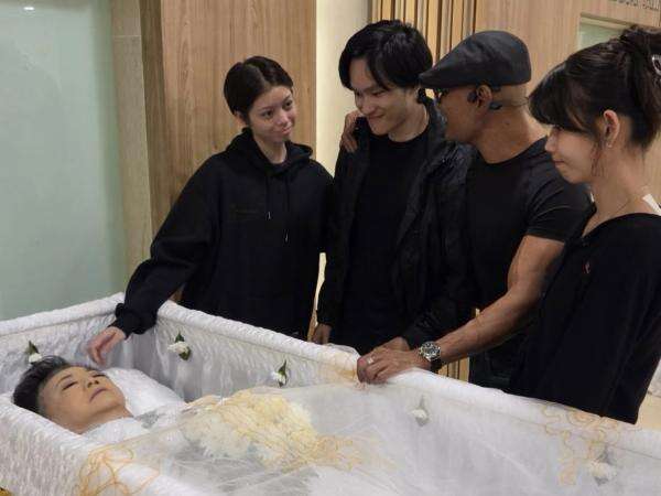 Mengharukan, Deddy Corbuzier Ungkap Ibunda Meninggal Dunia saat Tidur Mengharukan, Deddy Corbuzier Ungkap Ibunda Meninggal Dunia saat Tidur