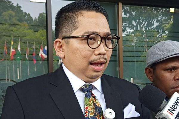Diusir dari Sidang Sengketa Ijazah Gibran, Rullyandi Laporkan Saldi Isra dan Arsul Sani ke MKMK Diusir dari Sidang Sengketa Ijazah Gibran, Rullyandi Laporkan Saldi Isra dan Arsul Sani ke MKMK