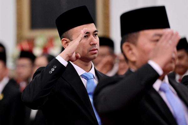 Raffi Ahmad Nemu Foto Terakhir Bareng Almarhum Ayah, Jadi Kenangan Paling Berharga Raffi Ahmad Nemu Foto Terakhir Bareng Almarhum Ayah, Jadi Kenangan Paling Berharga