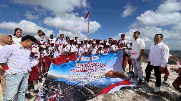 FIFGROUP Antar Bendera ke 17 Sekolah Ribuan Kilometer, Sampai ke Sumba FIFGROUP Antar Bendera ke 17 Sekolah Ribuan Kilometer, Sampai ke Sumba