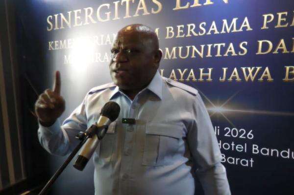 Menteri Pigai Protes Vonis Banding 2 Prajurit TNI Pelaku Penyiram Air Keras Menteri Pigai Protes Vonis Banding 2 Prajurit TNI Pelaku Penyiram Air Keras