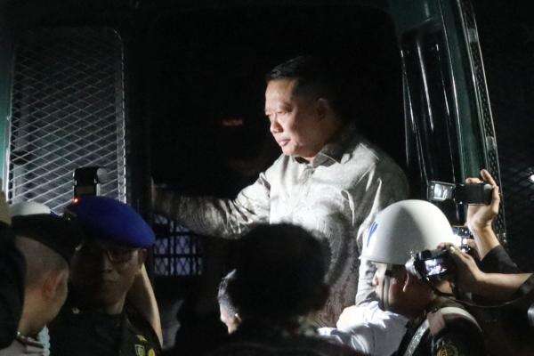 Febrie Adriansyah Tidak Diborgol, Boyamin Saiman: Kejaksaan Agung Ceroboh Febrie Adriansyah Tidak Diborgol, Boyamin Saiman: Kejaksaan Agung Ceroboh