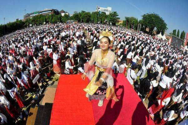 Luar Biasa! 25.000 Penari Pecahkan Rekor Menari Dug Dug Der Semarang Terbanyak Luar Biasa! 25.000 Penari Pecahkan Rekor Menari Dug Dug Der Semarang Terbanyak