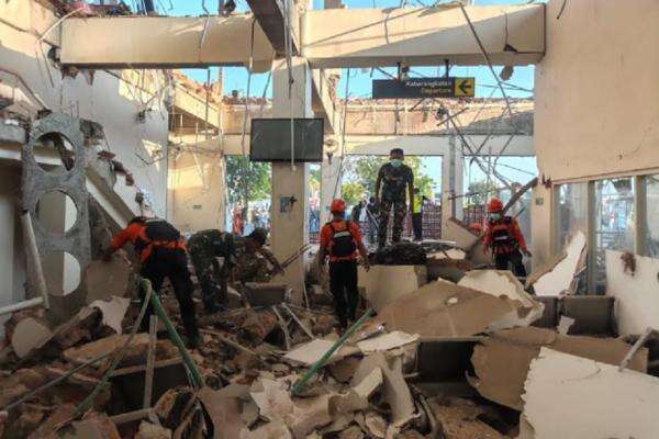 2.000 Warga Mengungsi Akibat Gempa M7,7 di NTT, TNI Kerahkan Hercules dan KRI 2.000 Warga Mengungsi Akibat Gempa M7,7 di NTT, TNI Kerahkan Hercules dan KRI