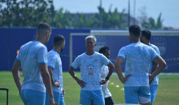 Gakuto Notsuda Latihan Perdana Bersama Persib, Ungkap Kesan Pertama yang Jadi Sorotan Gakuto Notsuda Latihan Perdana Bersama Persib, Ungkap Kesan Pertama yang Jadi Sorotan