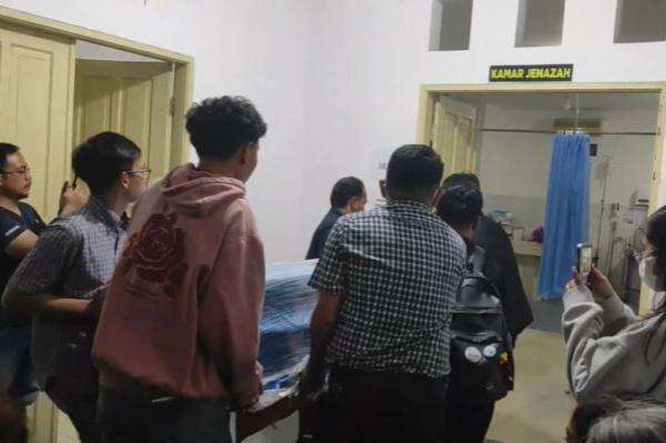 Tangis Keluarga Pecah, Jenazah PMI Korban Pembunuhan di Armenia Dipulangkan ke Makassar Tangis Keluarga Pecah, Jenazah PMI Korban Pembunuhan di Armenia Dipulangkan ke Makassar