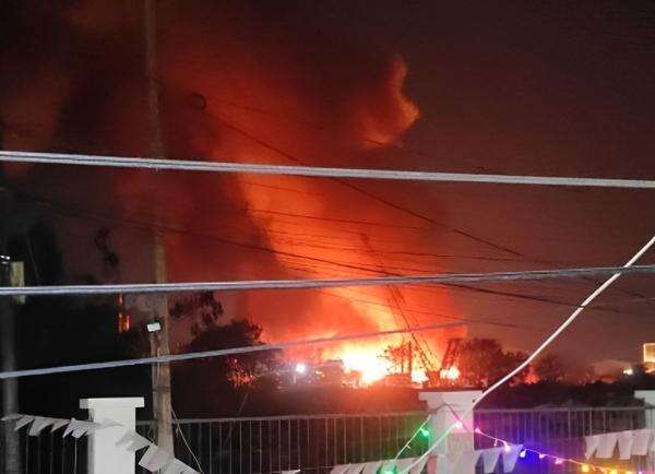 2 Unit Kapal Terbakar di Muara Baru, 11 Unit Mobil Pemadam Dikerahkan 2 Unit Kapal Terbakar di Muara Baru, 11 Unit Mobil Pemadam Dikerahkan