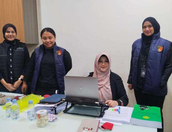 Penampakan Dokter Tifa saat Ditangkap Polda Metro Penampakan Dokter Tifa saat Ditangkap Polda Metro