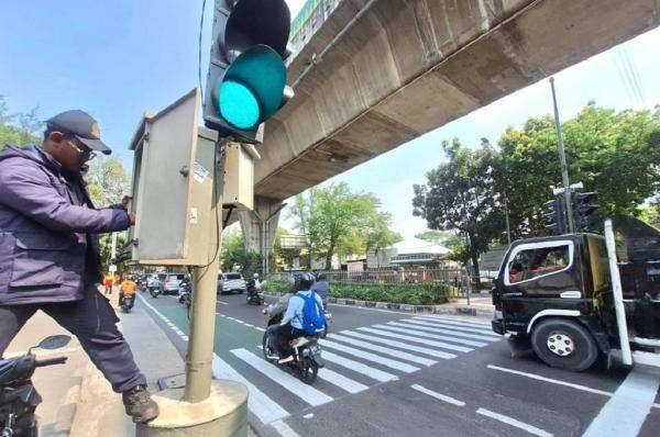 Pemprov DKI Bangun Pelican Crossing di Tendean Gantikan JPO Rusak, Permudah Pejalan Kaki Pemprov DKI Bangun Pelican Crossing di Tendean Gantikan JPO Rusak, Permudah Pejalan Kaki