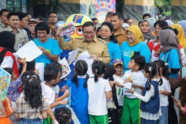 Pramono Dukung Anak di Bawah 16 Tahun Dilarang Main Medsos: Jakarta Jadi Role Model Pramono Dukung Anak di Bawah 16 Tahun Dilarang Main Medsos: Jakarta Jadi Role Model
