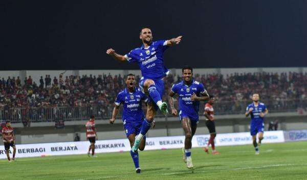 Gelandang Persib Bandung Luciano Guaycochea Mudik ke Argentina Gelandang Persib Bandung Luciano Guaycochea Mudik ke Argentina