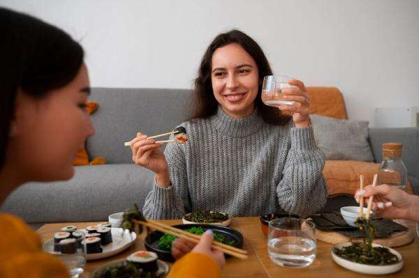 Suka Makan Sushi? Ini Dia 7 Manfaat Rumput Laut buat Kesehatan Suka Makan Sushi? Ini Dia 7 Manfaat Rumput Laut buat Kesehatan