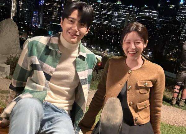 Profil dan Potret Cantik Go Youn Jung, yang Dirumorkan Pacaran dengan Kim Seon Ho Setelah Pasang Wallpaper HP Sama Profil dan Potret Cantik Go Youn Jung, yang Dirumorkan Pacaran dengan Kim Seon Ho Setelah Pasang Wallpaper HP Sama