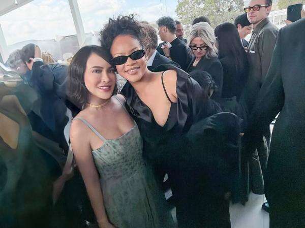 Viral Shandy Aulia Ketemu Rihanna di Fashion Show Dior Summer 2027 Paris, Ini Fotonya! Viral Shandy Aulia Ketemu Rihanna di Fashion Show Dior Summer 2027 Paris, Ini Fotonya!