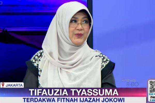 Dokter Tifa Sudah Siapkan 2.000 Pertanyaan buat Jokowi jika Sidang Tak Disetop Dokter Tifa Sudah Siapkan 2.000 Pertanyaan buat Jokowi jika Sidang Tak Disetop