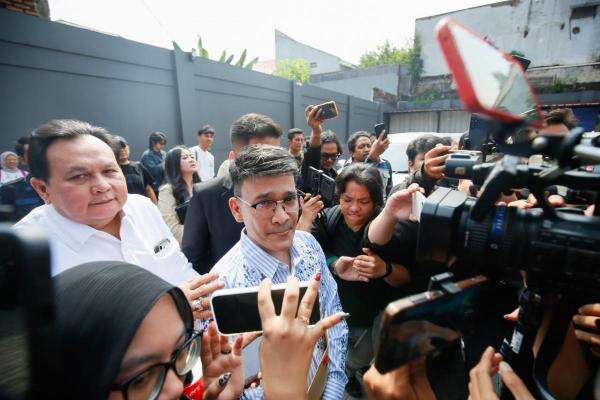 Ruben Onsu Minta Maaf, Janji Selesaikan Kasus Penipuan secara Kekeluargaan Ruben Onsu Minta Maaf, Janji Selesaikan Kasus Penipuan secara Kekeluargaan
