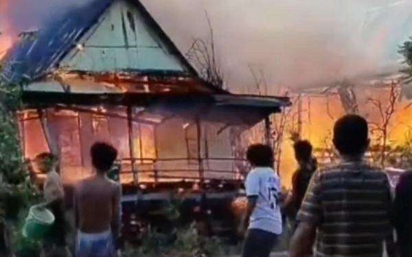 Kebakaran Maut 3 Rumah di Jeneponto, Wanita Lumpuh Tewas Terjebak Api Kebakaran Maut 3 Rumah di Jeneponto, Wanita Lumpuh Tewas Terjebak Api