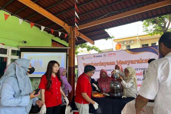 UTA 45 Jakarta Latih Masyarakat RPTRA Dukuh Manis Ciptakan Sabun Eco Enzyme UTA 45 Jakarta Latih Masyarakat RPTRA Dukuh Manis Ciptakan Sabun Eco Enzyme