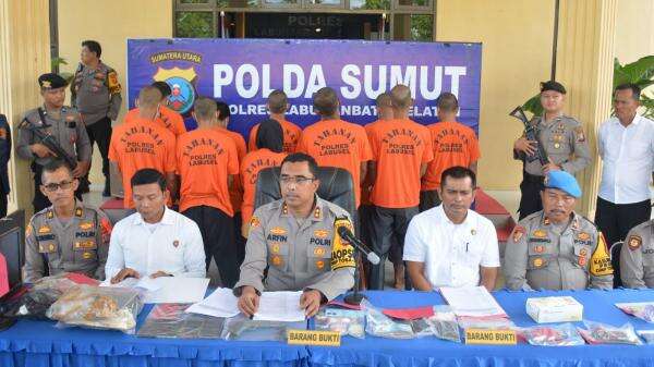 Polres Labusel Bongkar Judi Online di Pasar Inpres Kota Pinang Polres Labusel Bongkar Judi Online di Pasar Inpres Kota Pinang
