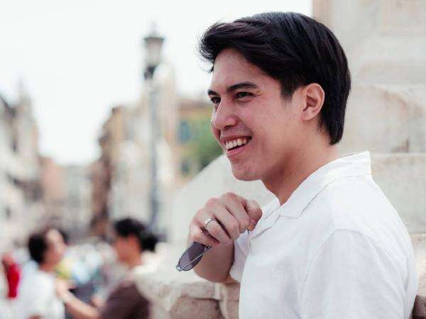 El Rumi Tegaskan Bukan Pria Berinisial EJR yang Viral Diduga Lakukan Pelecehan! El Rumi Tegaskan Bukan Pria Berinisial EJR yang Viral Diduga Lakukan Pelecehan!